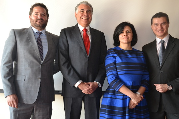 Víctor Pliego, Martín Meléndez, Claudia Gutiérrez y Jorge Lemus del equipo directivo de Dina.
