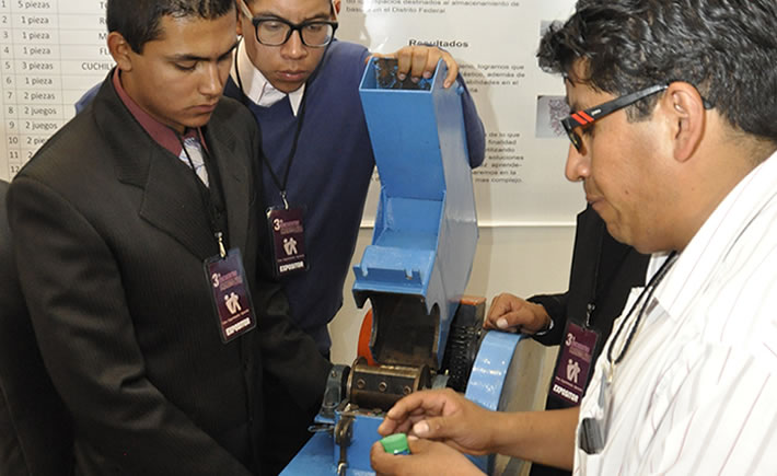 El prototipo cuenta con un rotor al que se le colocaron dos cuchillas fijas y tres móviles cuya velocidad de molienda ofrece la ventaja de aumentar la cantidad de desechos triturados y optimizar el proceso de reciclado. (Foto: IPN).