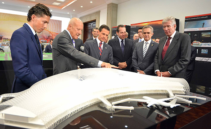 Ruiz Esparza calificó al proyecto ganador de moderno y vanguardista. Dijo que será referente a nivel mundial. (Foto: SCT)