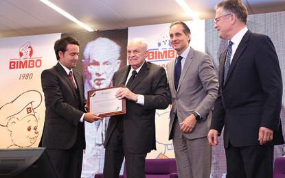 Rinden homenaje al fundador de Grupo Bimbo