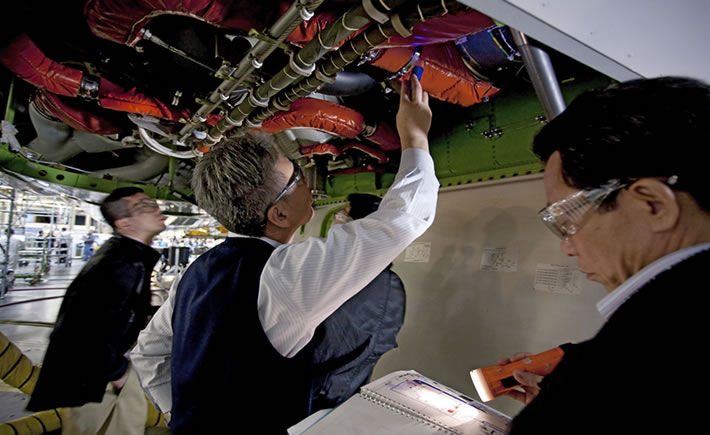 El reporte indica que la demanda mundial total de técnicos y pilotos calificados será impulsado por el continuo crecimiento económico, que por consecuencia incrementará la demanda en promedio en 30,000 nuevos técnicos y 28,000 nuevos pilotos cada año. (Foto: Boeing)