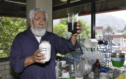 Jugo de nopal para lavar llantas del metro