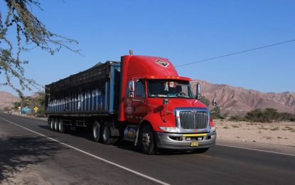 Transportistas y gobierno federal inician programa de carreteras seguras