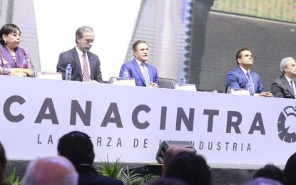 AMLO planta a los industriales del país y éstos le exigen condiciones para crecer