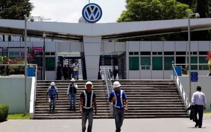 Más de 100 trabajadores de Volkswagen padecen covid-19