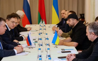 Rusia y Ucrania comienzan negociaciones; Zelenski urge la entrada de Ucrania a la UE