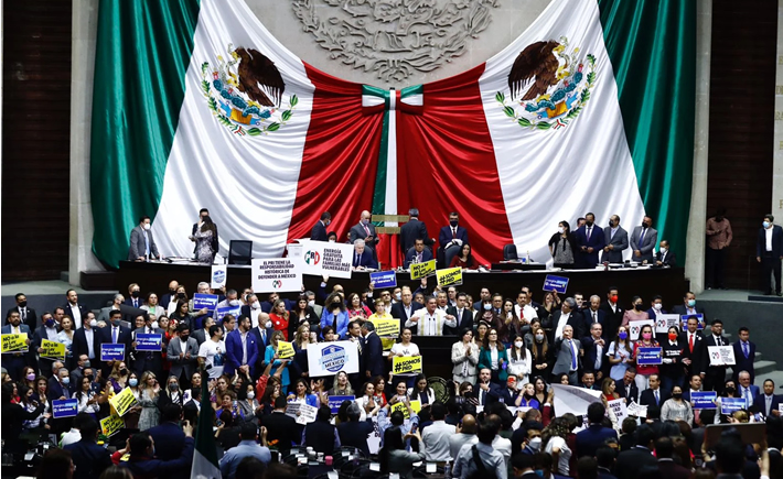 “Es momento de actuar con unidad y visión de futuro. En el sector eléctrico se requiere la participación de todos: gobierno, reguladores, empresas públicas y privadas, para lograr el beneficio efectivo de las familias mexicanas”: CCE. (Foto: El Universal) 