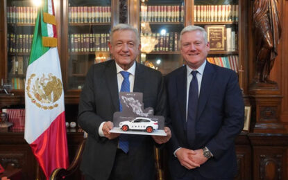 Automotriz: Aptiv continuará invirtiendo en México, dice AMLO