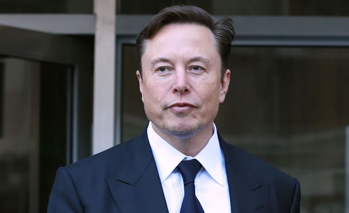 Tal como se lo adelantamos en este medio de comunicación, en Linkedin, Elon Musk, consejero delegado de Tesla, anunció este martes que la inversión de la compañía en México está paralizada al menos hasta que se celebren las elecciones presidenciales en Estados Unidos. (Fotografía: Fuente: https://cnnespanol.cnn.com)